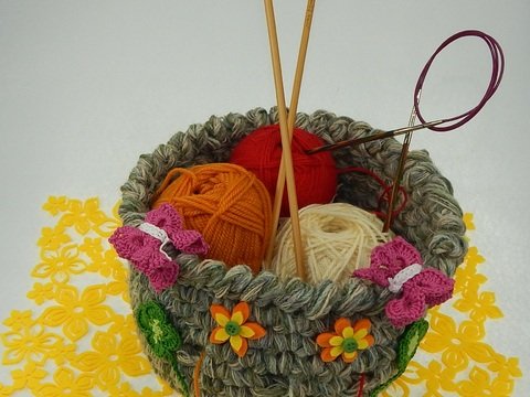Garnkorb zum Arbeiten mit mehreren Farben
