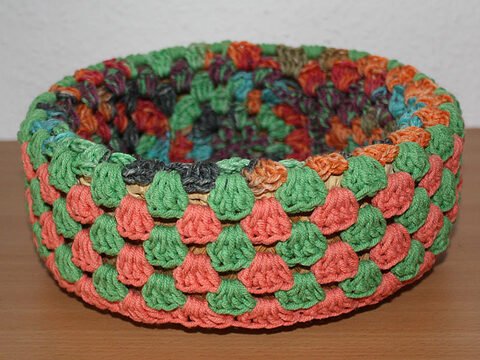 Kostenlose Häkelanleitung: Utensilo Korb aus Grannys