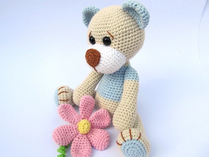 Bärchen mit Blume Häkelanleitung / Amigurumi