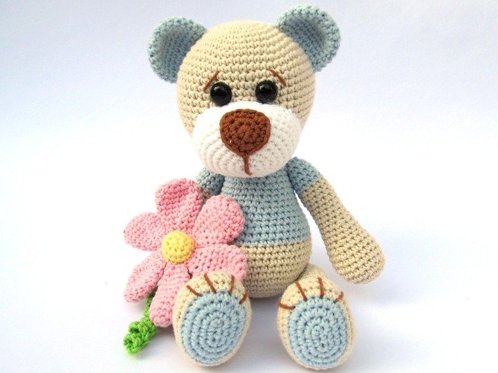 Bärchen mit Blume Häkelanleitung / Amigurumi