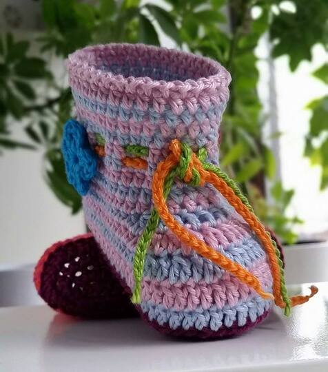 Anleitung für bunte Babybooties - Häkelschühchen - perfekt für Wollreste 