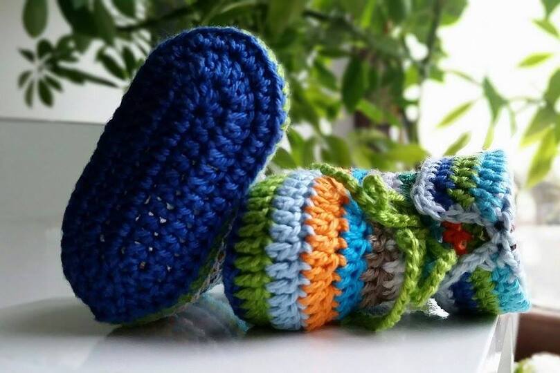 Anleitung für bunte Babybooties - Häkelschühchen - perfekt für Wollreste 