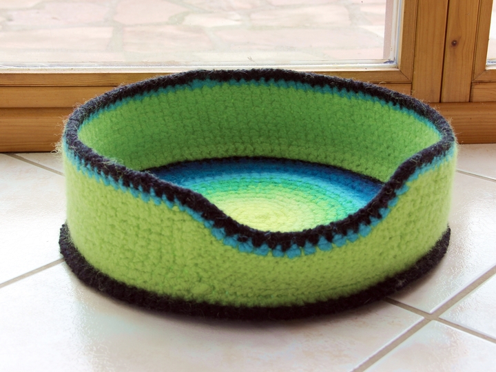 Kleiner bunter Katzenkorb - Häkel-Filz-Anleitung