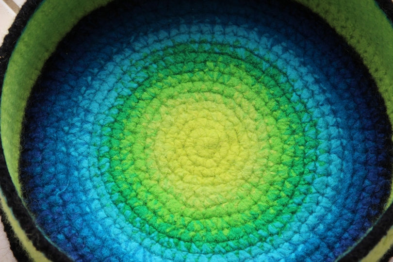 Kleiner bunter Katzenkorb - Häkel-Filz-Anleitung