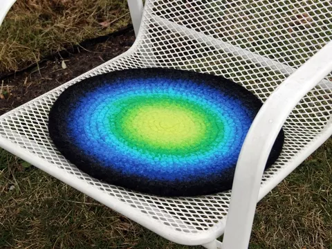 Gefilztes Sitzkissen - Kostenlose Häkel-Filz-Anleitung