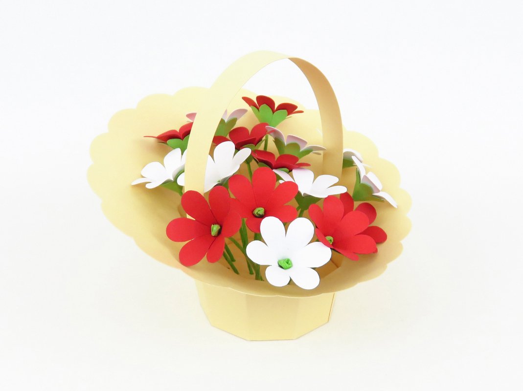 Asymmetrisches Blumenkörbchen mit Blumen – Bastelvorlagen mit Anleitung