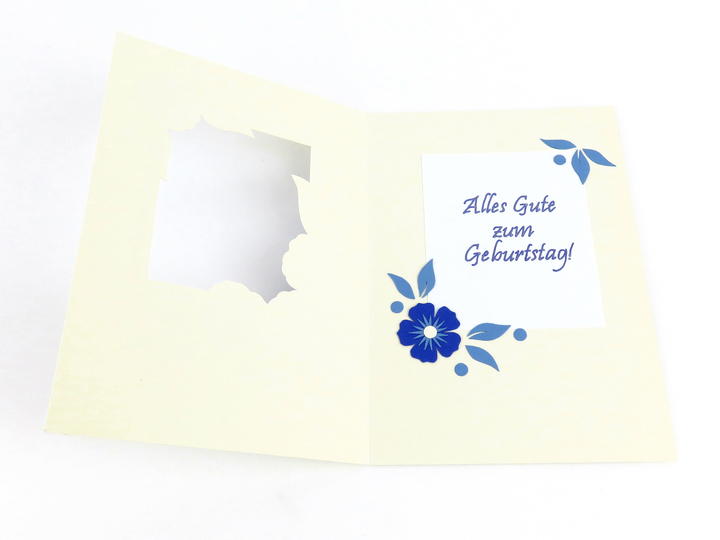 Geburtstagskarte in Naturweiß und Blau – Bastelanleitung und Vorlagen