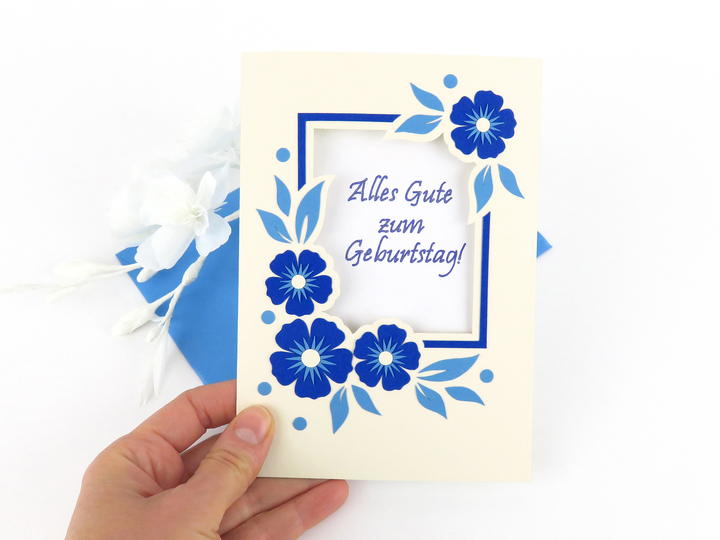 Geburtstagskarte in Naturweiß und Blau – Bastelanleitung und Vorlagen