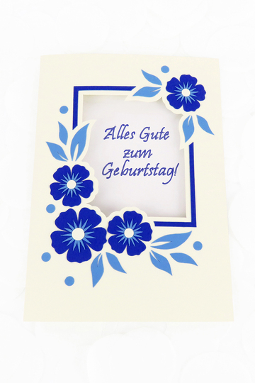Geburtstagskarte in Naturweiß und Blau – Bastelanleitung und Vorlagen