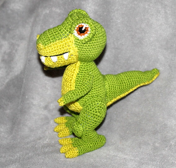 T-Rex Crochet Pattern – Amigurumi Dinosaur, English & German