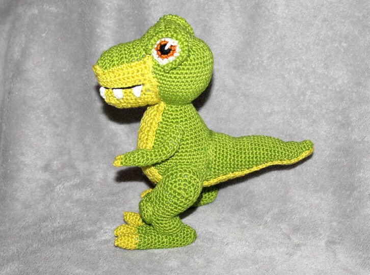 T-Rex Häkelanleitung – Amigurumi Dinosaurier, Deutsch & Englisch