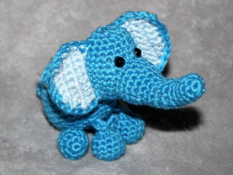 Häkelanleitung Schlüsselanhänger Taschenbaumler Elefant