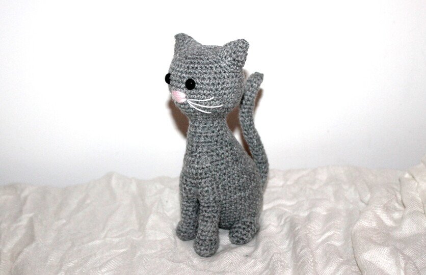 Katze Lilly Häkelanleitung – Amigurumi Katze, Deutsch & Englisch