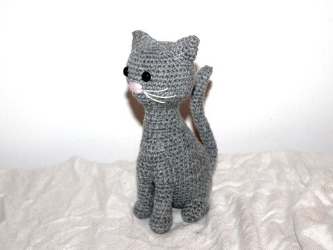 Lilly the Cat Crochet Pattern – Amigurumi Cat, English & German