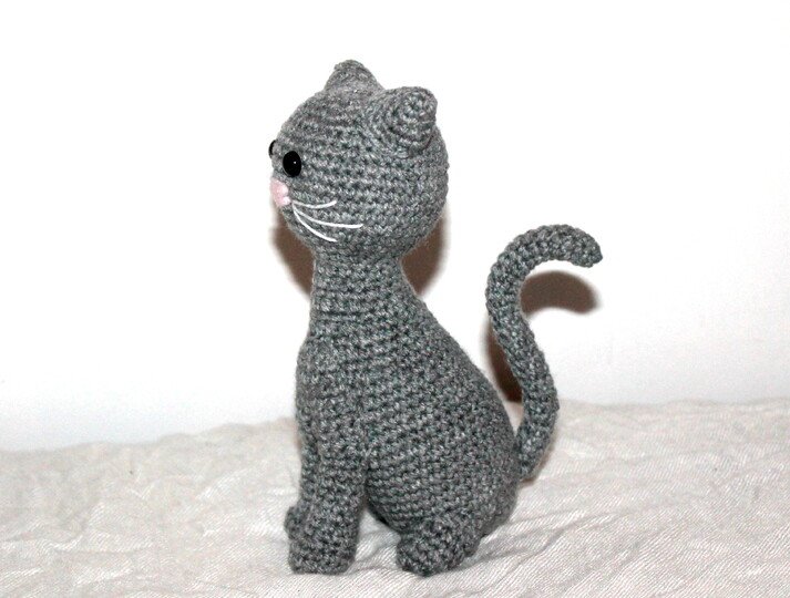 Katze Lilly Häkelanleitung – Amigurumi Katze, Deutsch & Englisch