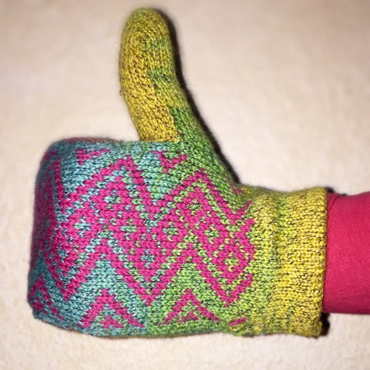 Anleitung für Strickmaschinen: "Doppelgemoppel" - doppellagige Fausthandschuhe (fast) nahtlos