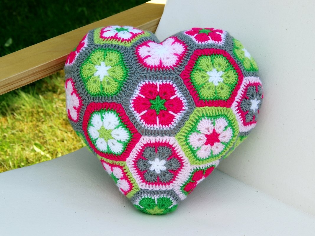 Herzkissen African Flowers - Häkelanleitung