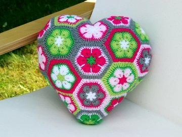 Herzkissen African Flowers - Häkelanleitung