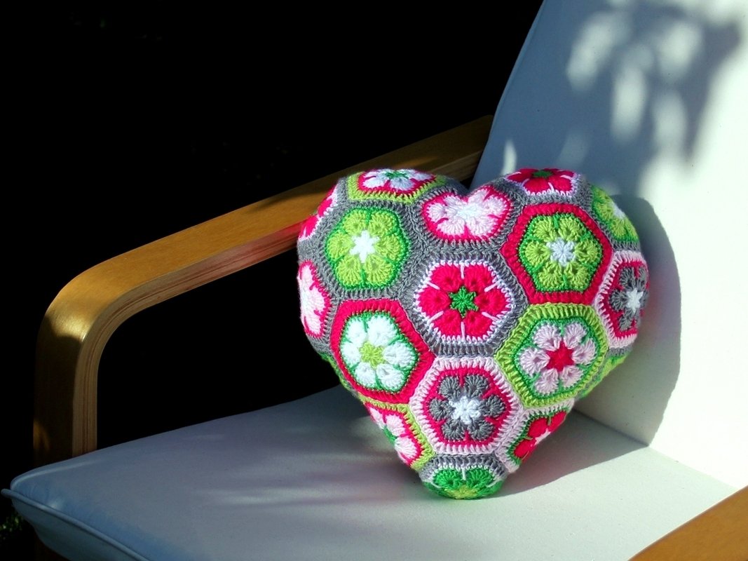 Herzkissen African Flowers - Häkelanleitung