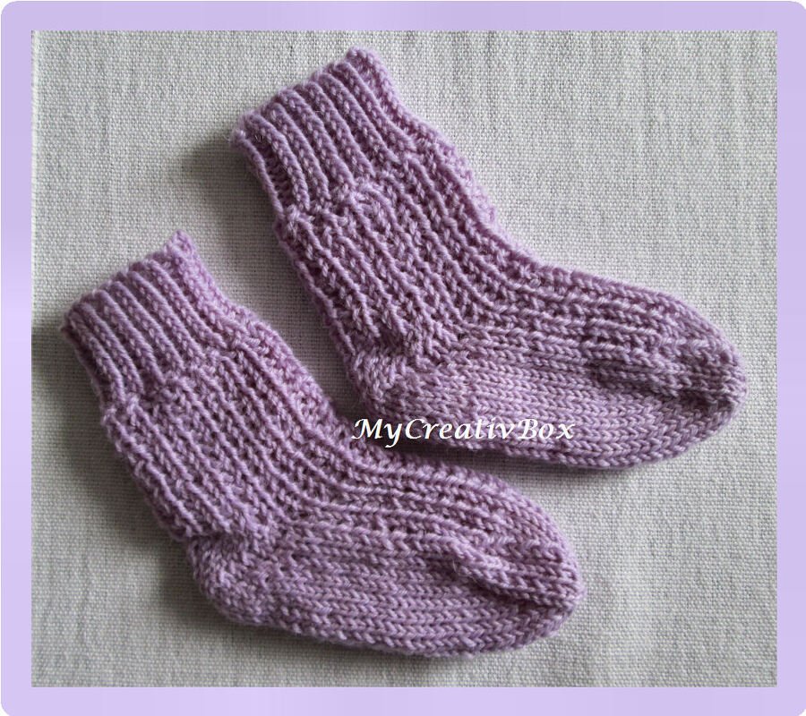 Söckchenmuster "Honigbär-Gratis" für Säuglinge | Kostenlose Strickanleitung