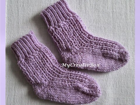 Söckchenmuster "Honigbär-Gratis" für Säuglinge | Kostenlose Strickanleitung