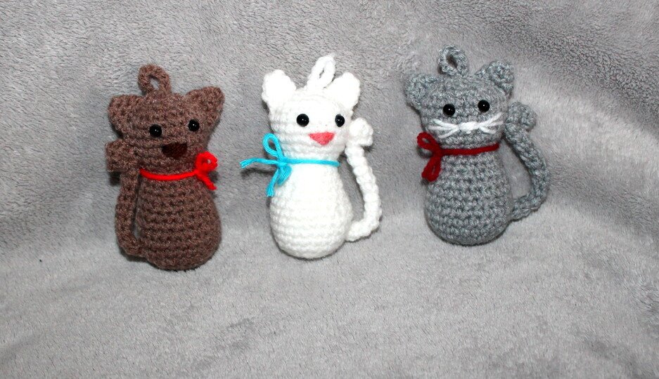 Crochet Cat Keychain – little cats made from yarn scraps (EN & DE)