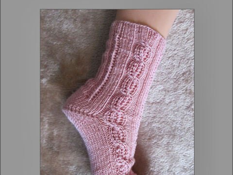 Sockenmuster "Gitterzöpfe" Gr.: 32-43 - gestrickt