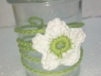 Blüte mit Bindeband / Blütengirlande