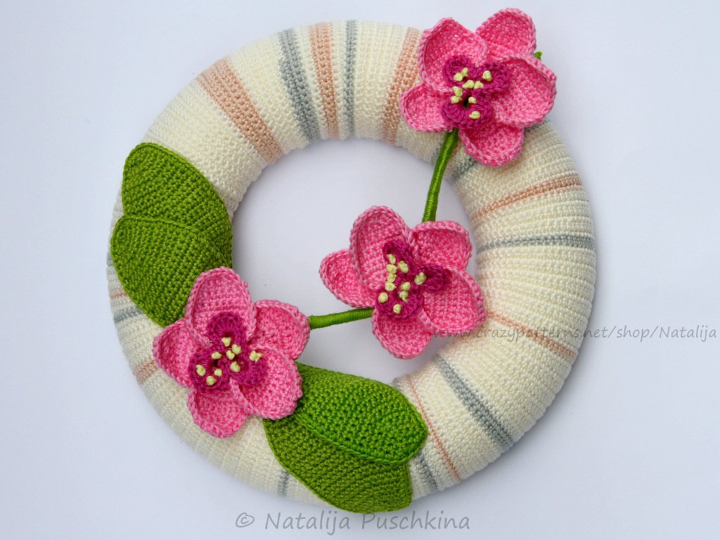 Türkranz / Wandkranz mit Orchideen - Häkelanleitung