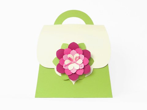 Geschenktasche mit großer Blume – Bastelvorlagen mit Anleitung