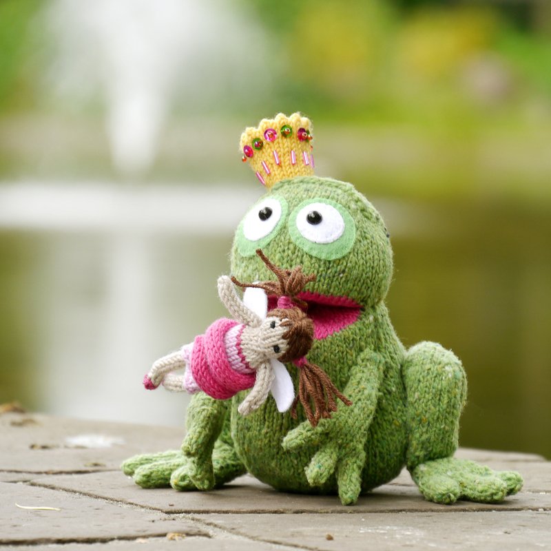 Rodolfo the Frog King knitting pattern - Image 5