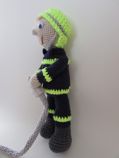 Häkelanleitung Feuerwehrmann Florian Wuschel