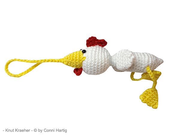 Gehäkelter weißer Hahn-Amigurumi mit gelbem Schnabel und Füßen, rotem Kamm und Aufhängeschlaufe