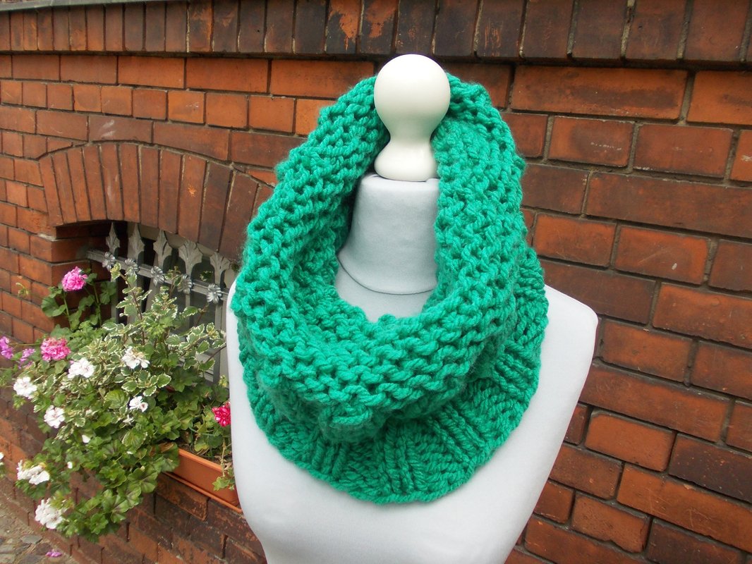 Strickanleitung für schlichten Loop, Rundschal, unisex, Schlauchschal, einfach und schnell zu stricken