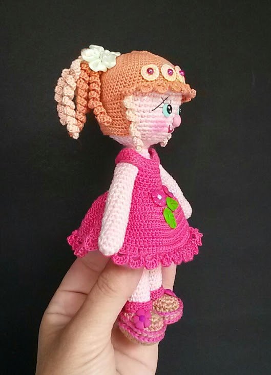 Amigurumi Puppe häkeln mit Spiral Zöpfe 17 cm Groß - Bild 2