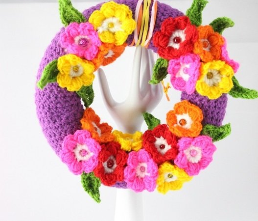 Door wreath Flowers Power - crochet pattern