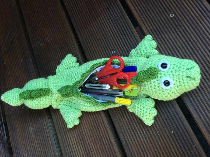 Häkelanleitung, Schulmäppchen Dino