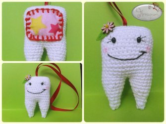 Häkelzahn‑Anhänger mit gesticktem Gesicht, Sternen‑Patch und Blume