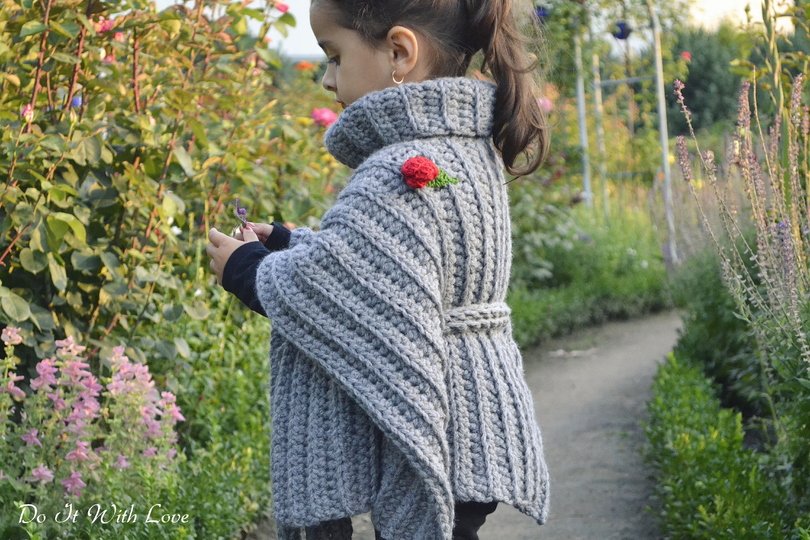 Mädchen Poncho mit Rollkragen Häkelanleitung E-Book / Kostenlos