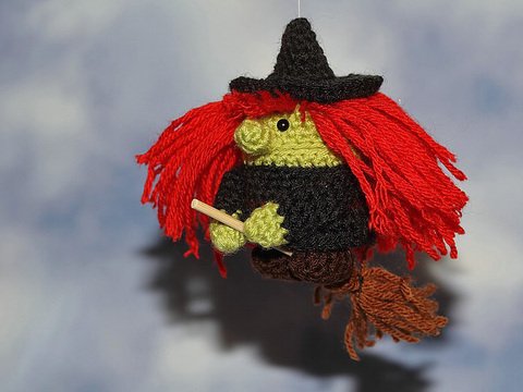 Häkelanleitung Sweepies Spooky-Üs: Ü-Hexe "Grazyna"