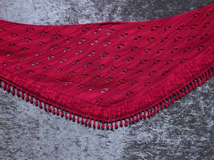 Knitting pattern shawl Belladonna
