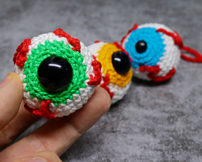 Blutiger Augapfel - Kostenlose Häkelanleitung