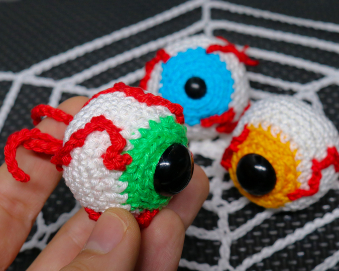 Blutiger Augapfel - Kostenlose Häkelanleitung
