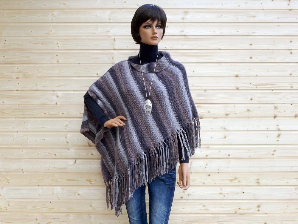 Knitting Pattern: Trendy poncho with fringes - Image 4