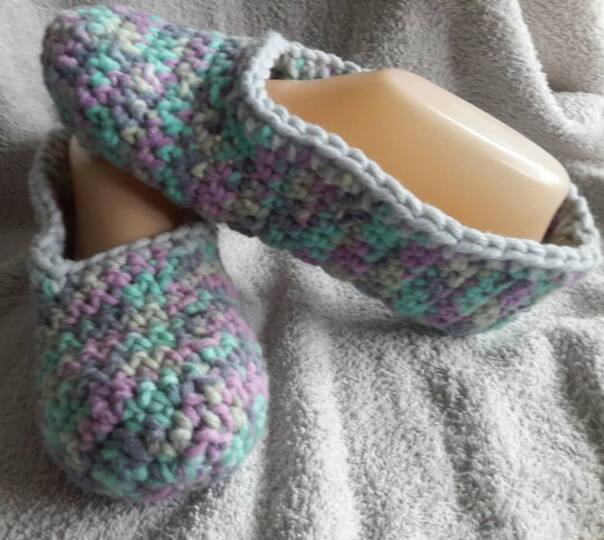 Hausschuhe, Puschen, Haussocken Größe: 35/37 – 38/40 – 42/44