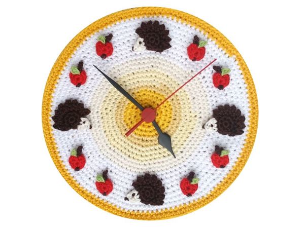 Crochet Pattern Clock with Hedgehogs