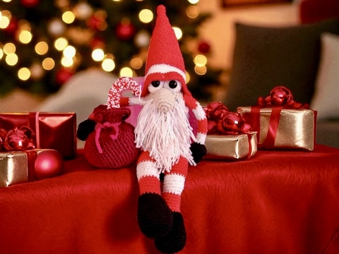 Sitzender Weihnachtswichtel - Häkelanleitung