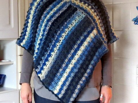 Häkelponcho "Polarlicht" bis Gr.60