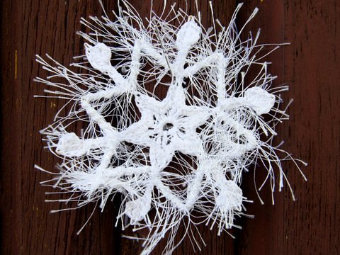 Häkelanleitung für zauberhaften Schneeflocken - Fensterdeko, Weihnachtsbaumschmuck oder Dekoration von Grußkarten