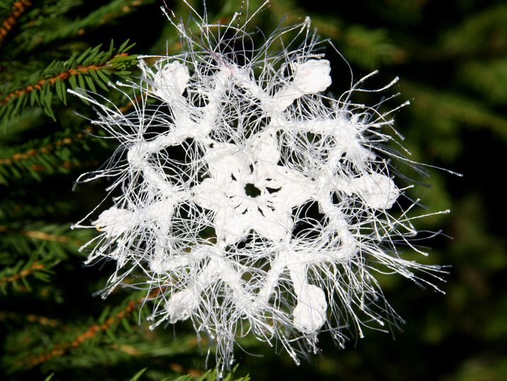 Häkelanleitung für zauberhaften Schneeflocken - Fensterdeko, Weihnachtsbaumschmuck oder Dekoration von Grußkarten